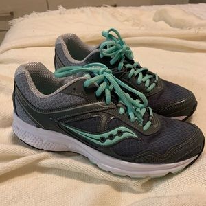 Like new woman’s Saucony sneakers